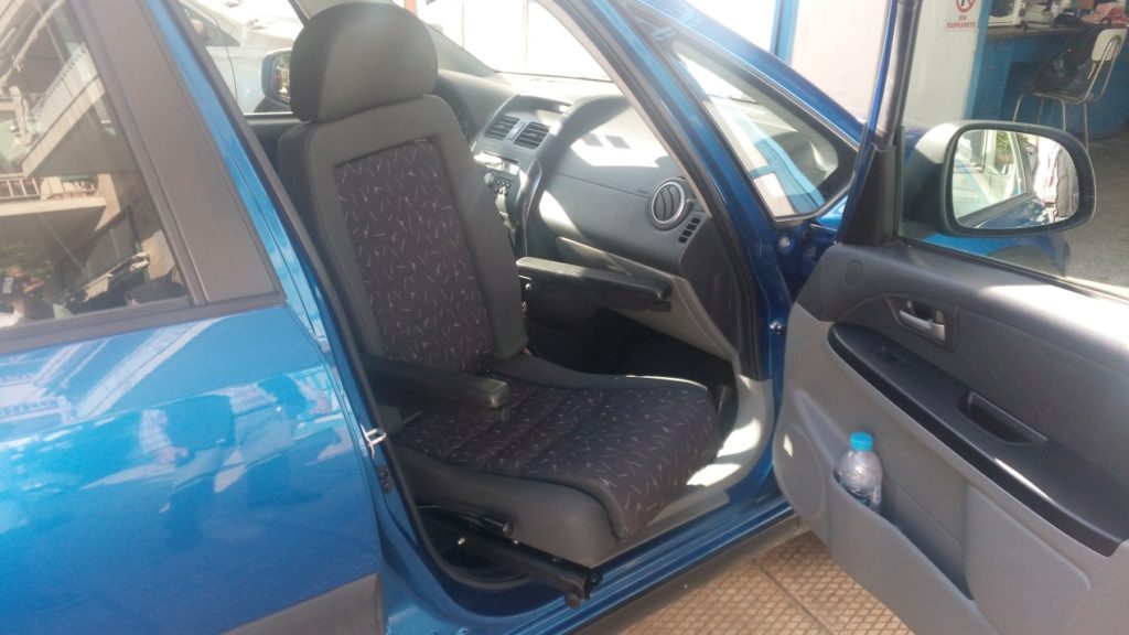 Swivelling car seats and seat lifts AROGI SOLUTIONS